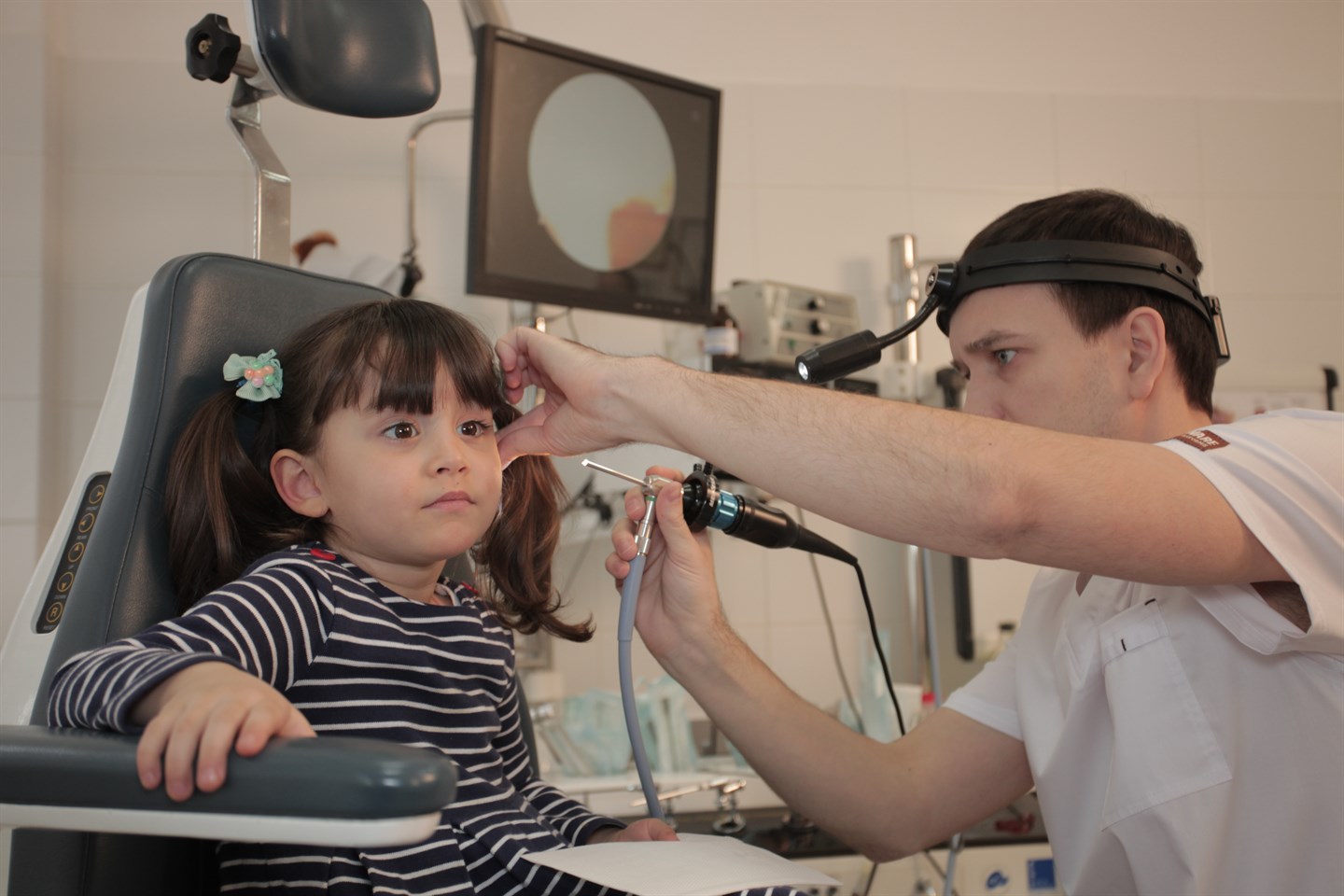 Кровь из уха у ребенка