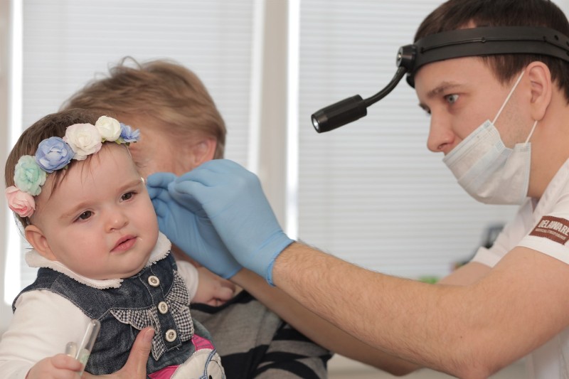 Выделения из уха у ребенка