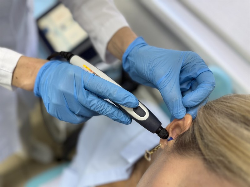 Рецидивирующий правосторонний гнойный средний отит. Вазомоторно-аллергический ринит. Гипертрофия аденоидов 2 степени
