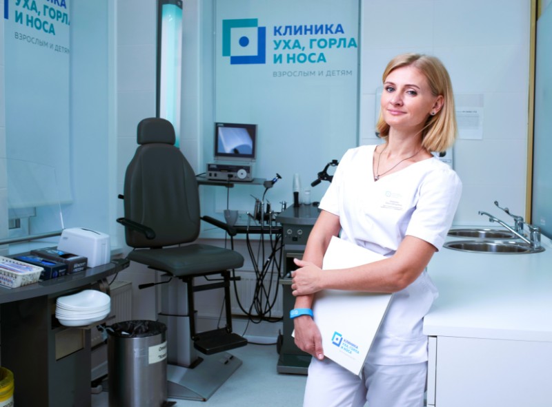 Атрофический ринит: некротическая форма, перфорация перегородки носа, осложненная местной инфекцией