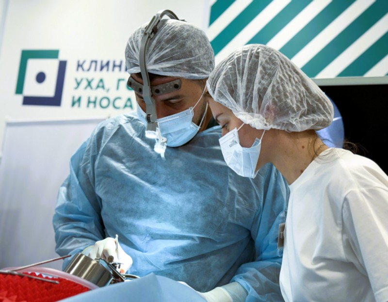 Кисты верхнечелюстных пазух. Булла средней носовой раковины справа. Искривление перегородки носа. Хронический ринит