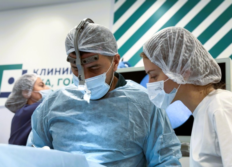 Искривление перегородки носа с нарушением носового дыхания у парня 17 лет
