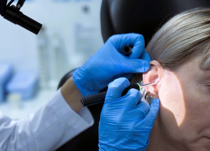 Кондуктивная тугоухость: причины и лечение